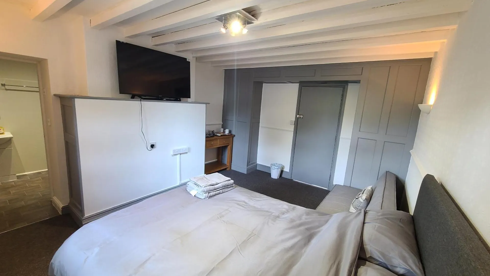 Bed & Breakfast Oakwood Airport Accommodation Lulsgate Bottom