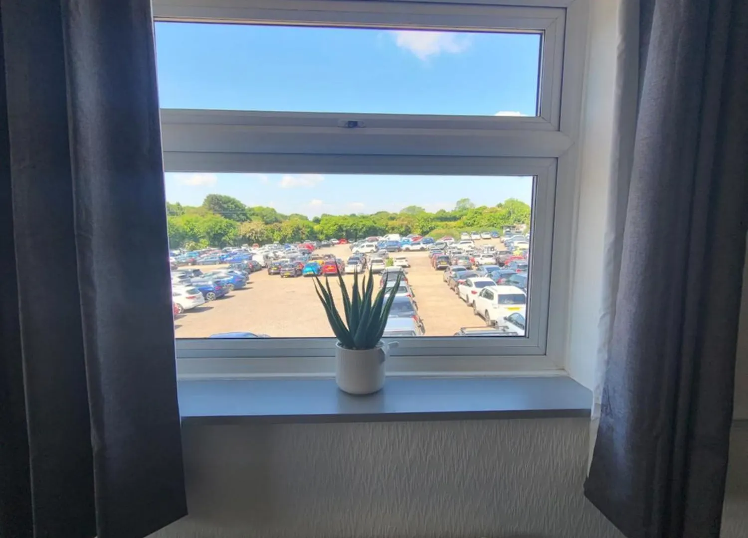 Oakwood Airport Accommodation Lulsgate Bottom Bed & Breakfast