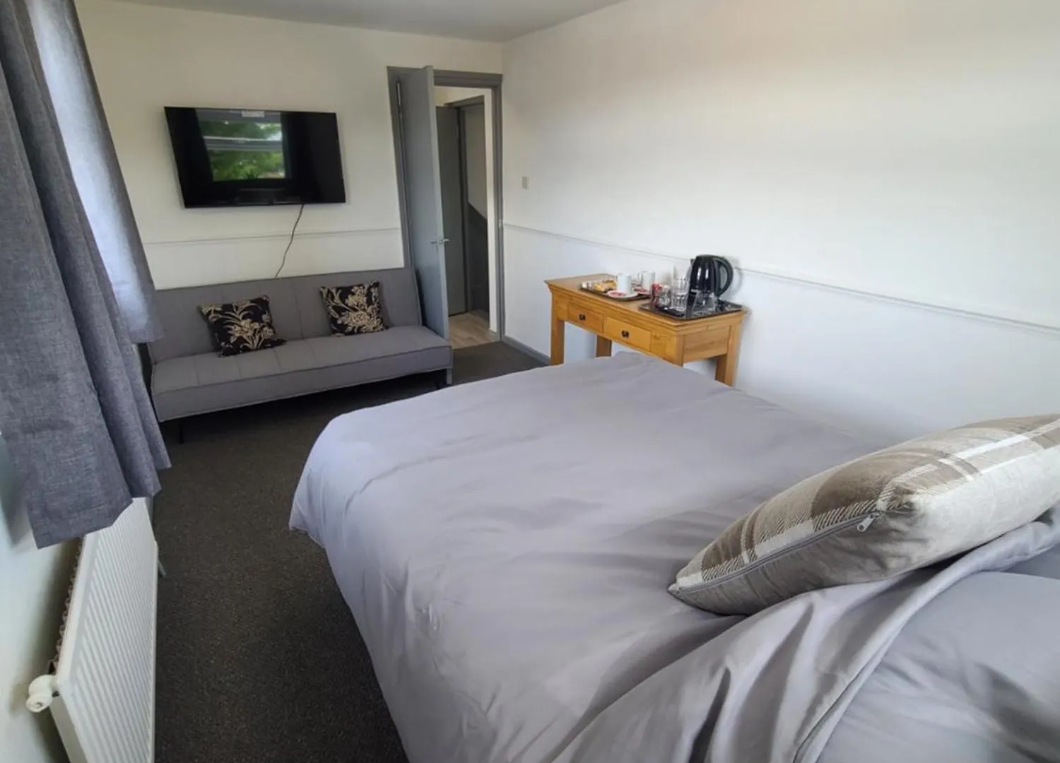 Oakwood Airport Accommodation Lulsgate Bottom