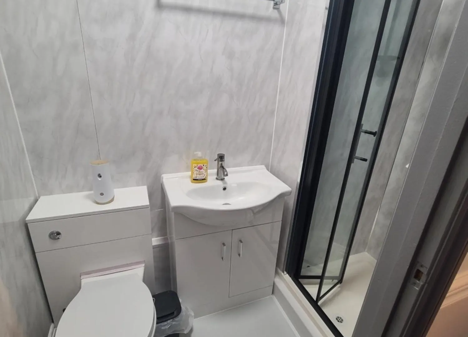 Oakwood Airport Accommodation Lulsgate Bottom Bed & Breakfast