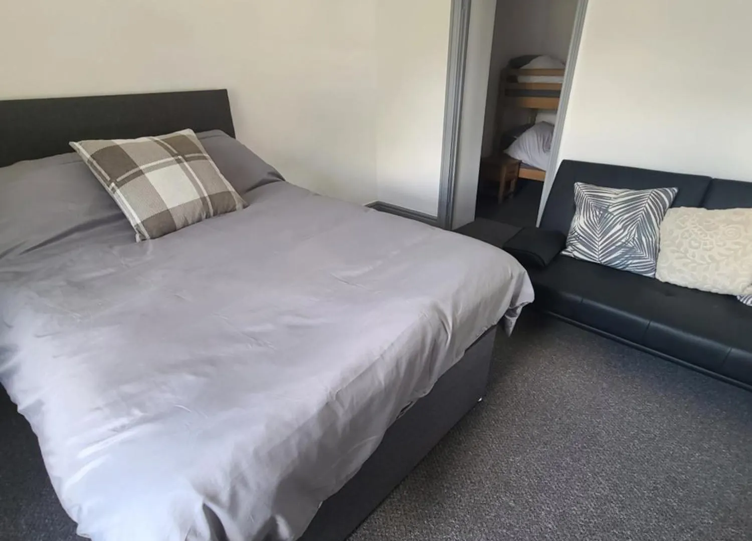 Oakwood Airport Accommodation Lulsgate Bottom