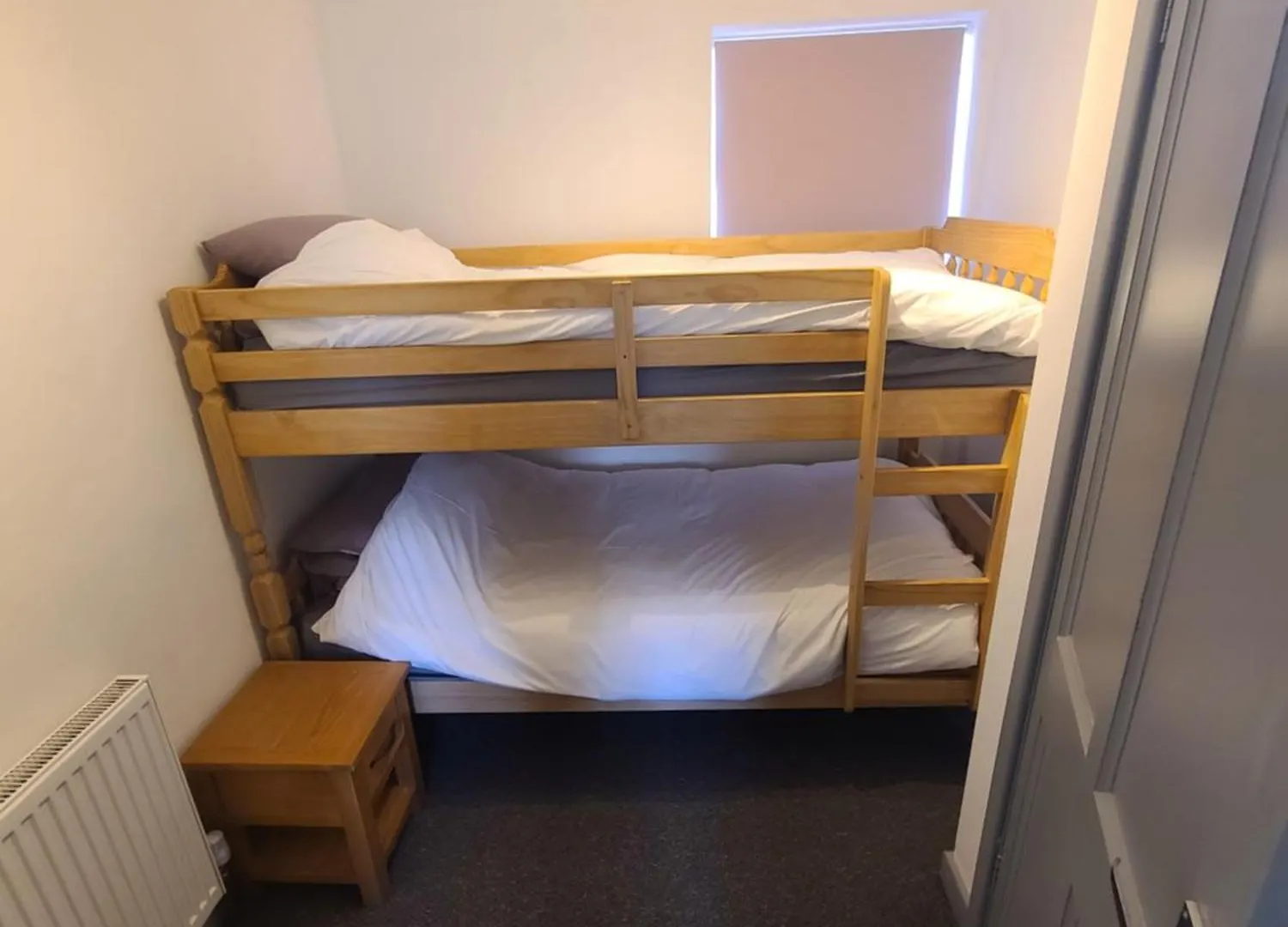 Oakwood Airport Accommodation Lulsgate Bottom 0*,